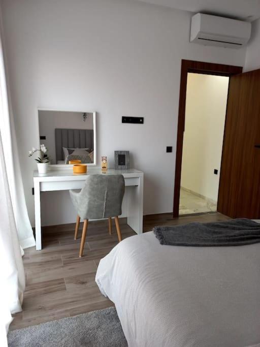 Appartement Cosy Au Coeur De Marrakech Avec Piscine Marrakesh Ngoại thất bức ảnh